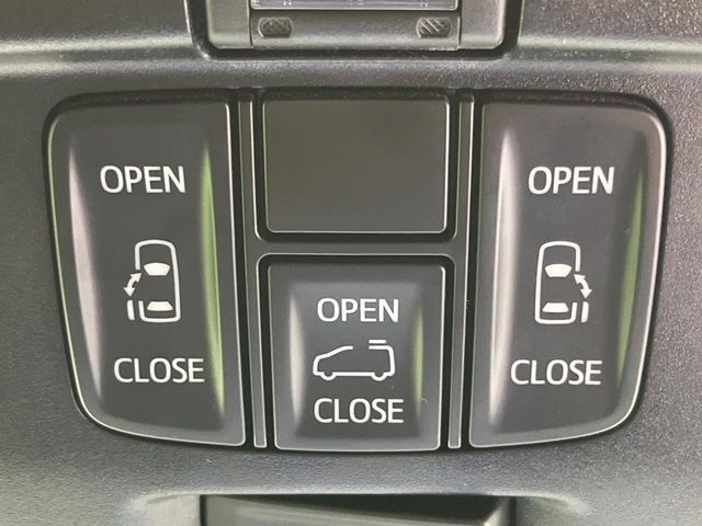 【両側パワースライドドア】スマートキーや運転席のスイッチで後席両側スライドドアの開閉が可能♪電動だから力を入れてドアを開ける必要が無く、小さなお子様でも簡単に開け閉めでき快適です♪