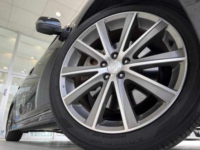 �y����18�C���`�A���~�z�C�[���z�O�ςɃ}�b�`���������A���~�z�C�[���𑕒����Ă���܂��B�e��ЊO�A���~�z�C�[����A�X�^�b�h���X�^�C�����戵�����Ă���܂��B���񂲑��k����������