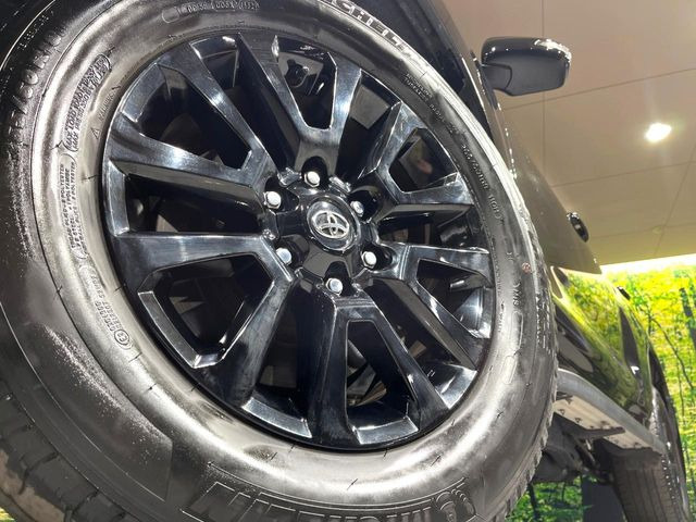 【純正18インチアルミホイール】外観にマッチした純正アルミホイールを装着しております。各種社外アルミホイールや、スタッドレスタイヤも取扱いしております。是非ご相談ください♪