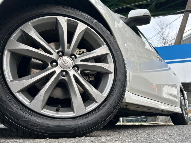 �y����17�C���`�A���~�z�C�[���z�O�ςɃ}�b�`���������A���~�z�C�[���𑕒����Ă���܂��B�e��ЊO�A���~�z�C�[����A�X�^�b�h���X�^�C�����戵�����Ă���܂��B���񂲑��k����������