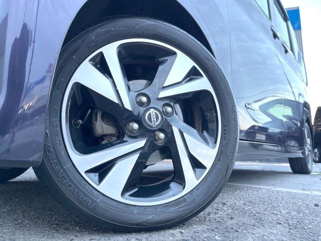 �y����15�C���`�A���~�z�C�[���z�O�ςɃ}�b�`���������A���~�z�C�[���𑕒����Ă���܂��B�e��ЊO�A���~�z�C�[����A�X�^�b�h���X�^�C�����戵�����Ă���܂��B���񂲑��k����������