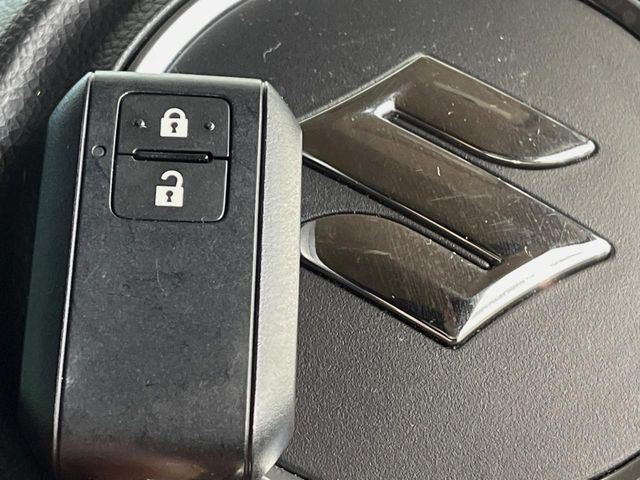 �y�L�[���X�X�^�[�g�V�X�e���z�J�o����|�P�b�g�ɓ��ꂽ�܂܂ł��h�A�̎{���E�������\�ȃX�}�[�g�L�[�𑕔��B�G���W���̃I���E�I�t�����J�M�����o���K�v����������Ƃ��Ă��֗��ł���