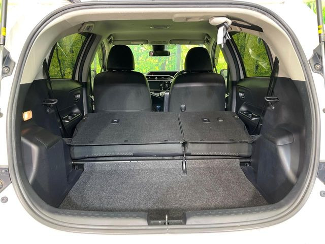 ���i�̂���������ʋ΁A���}���ɏ\���ȉ׎��X�y�[�X���m�ۂ��Ă���܂��B�Z�J���h�V�[�g��|���ƁA�傫�ȉו��̐ύڂ��\�ł���