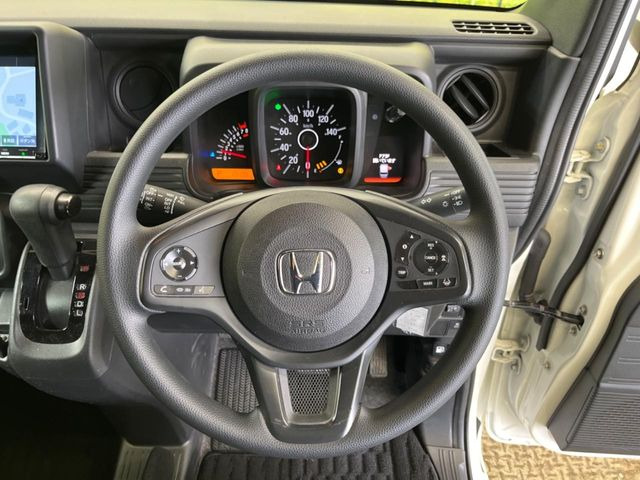 �y�z���_�Z���V���O�z���s���ɑO���̎ԗ�����F�����A�Փ˂������Ȏ��͌x��ƃu���[�L�ŏՓˉ���Ɣ�Q�y�����A�V�X�g�B�����S�Ƀh���C�u�����y���݂��������܂��B