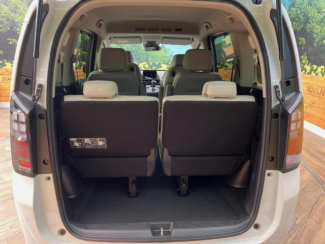 ���i�̂���������ʋ΁A���}���ɏ\���ȉ׎��X�y�[�X���m�ۂ��Ă���܂��B�Z�J���h�V�[�g��|���ƁA�傫�ȉו��̐ύڂ��\�ł���