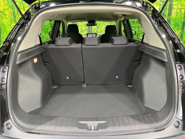 ���i�̂���������ʋ΁A���}���ɏ\���ȉ׎��X�y�[�X���m�ۂ��Ă���܂��B�Z�J���h�V�[�g��|���ƁA�傫�ȉו��̐ύڂ��\�ł���