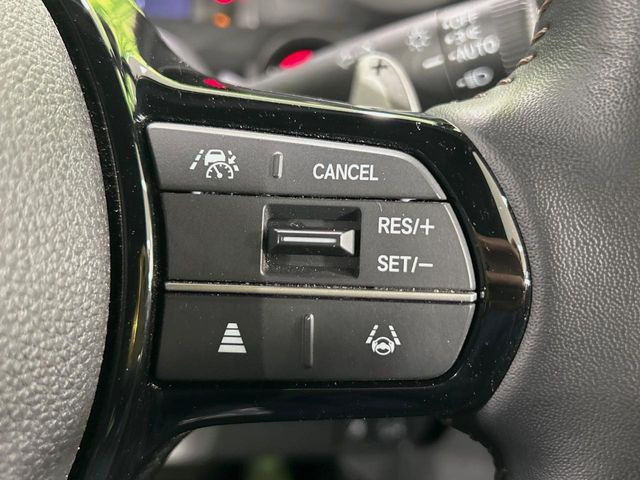 【アダプティブクルーズコントロール】高速道路での長距離走行が楽に!!自動で速度を保つクルーズコントロールが、衝突軽減システムと連携し、前方の車両を感知して車間を保つように速度調節してくれます!!