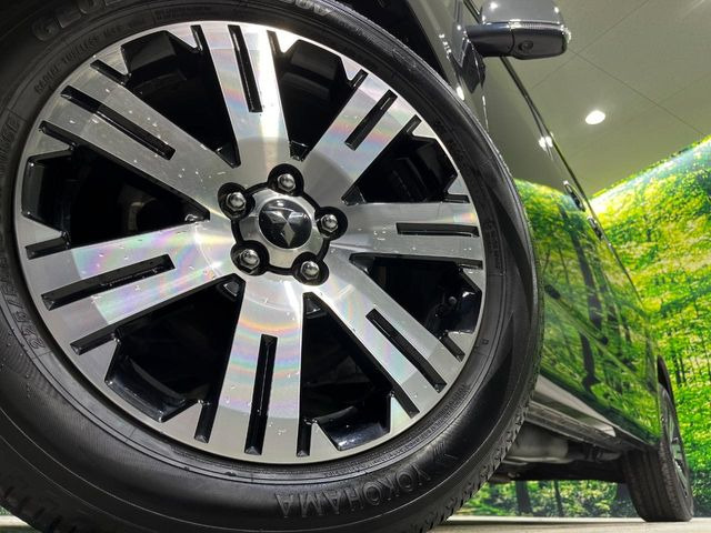 【純正18インチアルミホイール】外観にマッチした純正アルミホイールを装着しております。各種社外アルミホイールや、スタッドレスタイヤも取扱いしております。是非ご相談ください♪