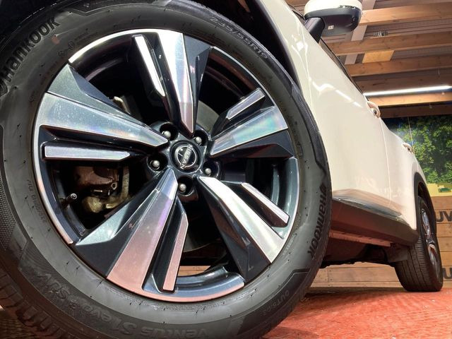 �y����19�C���`�A���~�z�C�[���z�O�ςɃ}�b�`���������A���~�z�C�[���𑕒����Ă���܂��B�e��ЊO�A���~�z�C�[����A�X�^�b�h���X�^�C�����戵�����Ă���܂��B���񂲑��k����������