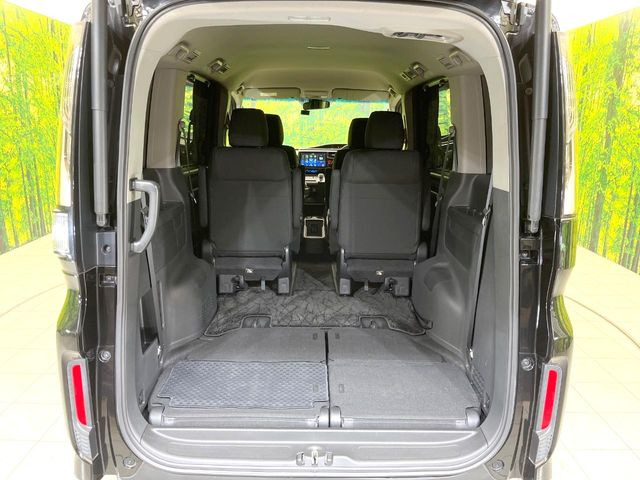 ���i�̂���������ʋ΁A���}���ɏ\���ȉ׎��X�y�[�X���m�ۂ��Ă���܂��B�Z�J���h�V�[�g��|���ƁA�傫�ȉו��̐ύڂ��\�ł���