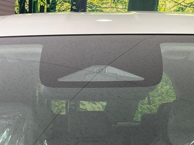 �y�z���_�Z���V���O�z���s���ɑO���̎ԗ�����F�����A�Փ˂������Ȏ��͌x��ƃu���[�L�ŏՓˉ���Ɣ�Q�y�����A�V�X�g�B�����S�Ƀh���C�u�����y���݂��������܂��B