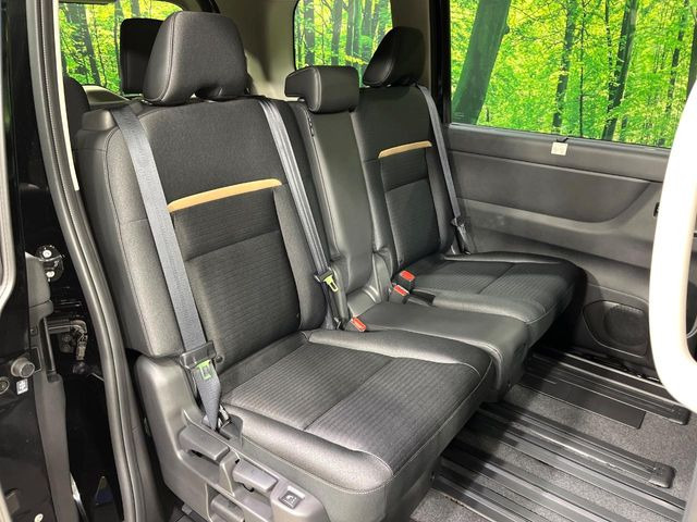 �Z�J���h�V�[�g�͒������������ƂȂ��Ă���A�X���C�h����ΒʘH�X�y�[�X���o��!�O��̈ړ����Ƃ��Ă��ȒP�ł���������A8����Ԏ������K�ȍ���S�n�̃V�[�g�ƂȂ��Ă��܂���