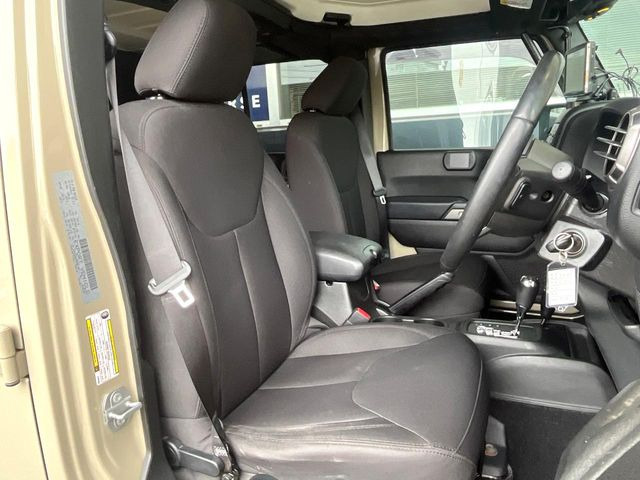 ���O��:�������Ƃ����h���C�o�[�X�y�[�X�ŁA�����Ԃ̉^�]�ł����K�ɂ��߂������������܂��B