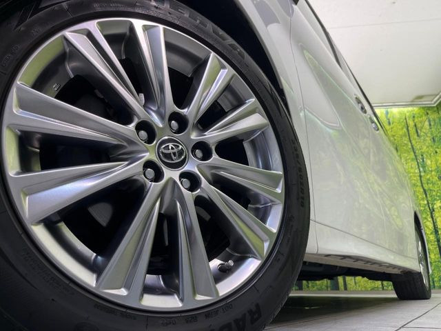 【純正18インチアルミホイール】外観にマッチした純正アルミホイールを装着しております。各種社外アルミホイールや、スタッドレスタイヤも取扱いしております。是非ご相談ください♪