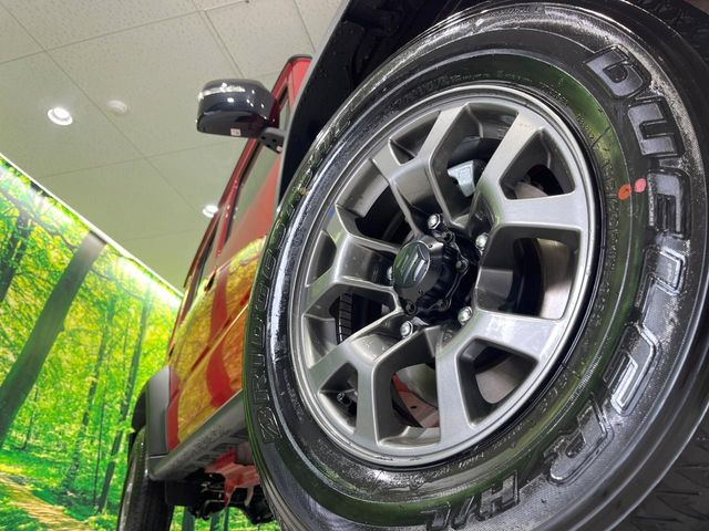 �y����15�C���`�A���~�z�C�[���z�O�ςɃ}�b�`���������A���~�z�C�[���𑕒����Ă���܂��B�e��ЊO�A���~�z�C�[����A�X�^�b�h���X�^�C�����戵�����Ă���܂��B���񂲑��k����������