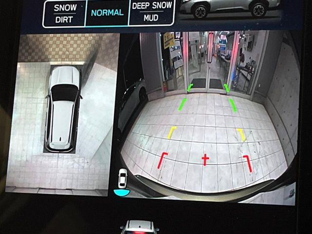 �y�}���`�e���C�����j�^�[�z�Ԃ̃t�����g��T�C�h�̃J�����摜�𓯎��Ƀ��j�^�[�\�����邱�ƂŁA���H�⋷�����𑖍s���ł����͂̏󋵊m�F���ł����S!�{�iSUV�ɂ��ꂵ�������ł���