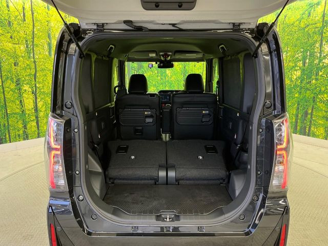 ���i�̂���������ʋ΁A���}���ɏ\���ȉ׎��X�y�[�X���m�ۂ��Ă���܂��B�Z�J���h�V�[�g��|���ƁA�傫�ȉו��̐ύڂ��\�ł���