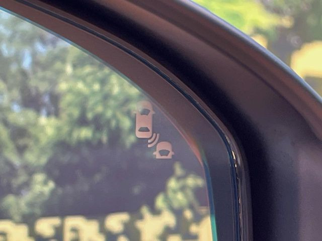 �y�u���C���h�X�|�b�g�C���t�H���[�V�����z���s���A�h�A�~���[�̎��p�ɂȂ�₷���ӏ��Ɍ㑱�Ԃ��ڋ߂���ƃT�C�h�~���[�t�߂Ɍx����\���A�h���C�o�[�ɒ��ӊ��N�����Ă���܂��B