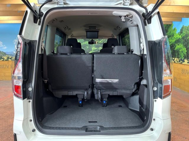 積み下ろしのしやすいデッキにはたっぷりと荷物を積み込んでいただけます。遊びから仕事まで、様々なシーンで頼れます♪