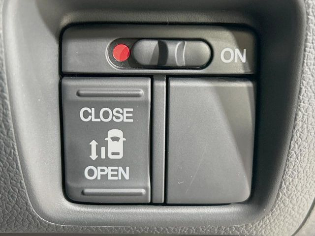 �y�p���[�X���C�h�h�A�z�X�}�[�g�L�[��^�]�Ȃ̃X�C�b�`�ŃX���C�h�h�A�̊J���\���d��������͂����ăh�A���J����K�v�������A���������q�l�ł��A�d���ו��������Ă��鎞�����N�ɊJ���߂ł��܂���