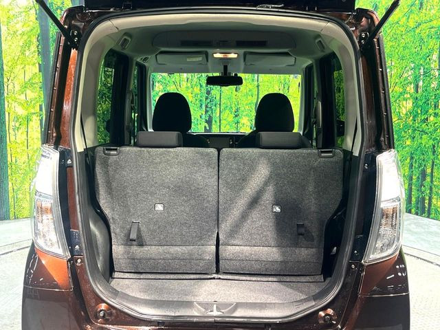 ���i�̂���������ʋ΁A���}���ɏ\���ȉ׎��X�y�[�X���m�ۂ��Ă���܂��B�Z�J���h�V�[�g��|���ƁA�傫�ȉו��̐ύڂ��\�ł���