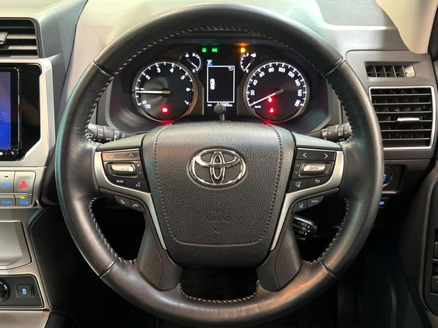 �y�����v�����X�e�A�����O�z�㎿�Ȋv���g�p���邱�ƂŁA��ɂ����������݂ƂĂ��^�]���₷���n���h���ł���