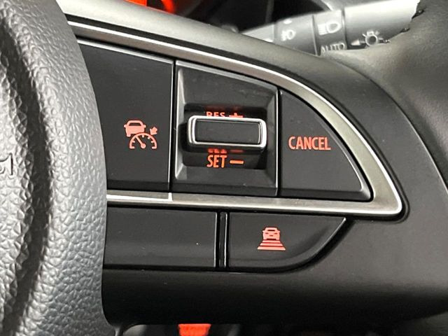 【アダプティブクルーズコントロール】高速道路での長距離走行が楽に!!自動で速度を保つクルーズコントロールが、衝突軽減システムと連携し、前方の車両を感知して車間を保つように速度調節してくれます!!