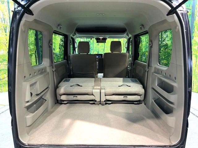 ���i�̂���������ʋ΁A���}���ɏ\���ȉ׎��X�y�[�X���m�ۂ��Ă���܂��B�Z�J���h�V�[�g��|���ƁA�傫�ȉו��̐ύڂ��\�ł���