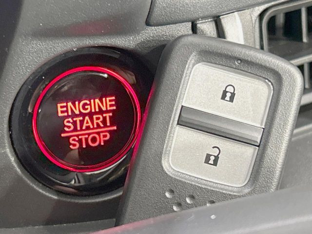 �yHonda�X�}�[�g�L�[�z�J�o����|�P�b�g�ɓ��ꂽ�܂܂ł��h�A�̎{���E�������\�ȃX�}�[�g�L�[�𑕔��B�G���W���̃I���E�I�t�����J�M�����o���K�v����������Ƃ��Ă��֗��ł���