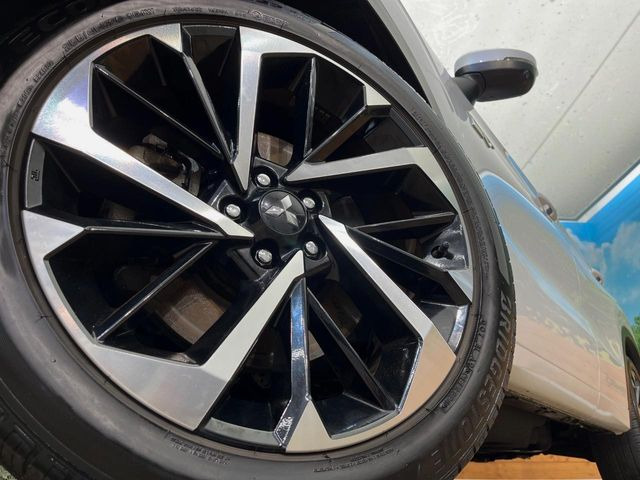 �y�����A���~�z�C�[���z�O�ςɃ}�b�`���������A���~�z�C�[���𑕒����Ă���܂��B�e��ЊO�A���~�z�C�[����A�X�^�b�h���X�^�C�����戵�����Ă���܂��B���񂲑��k����������