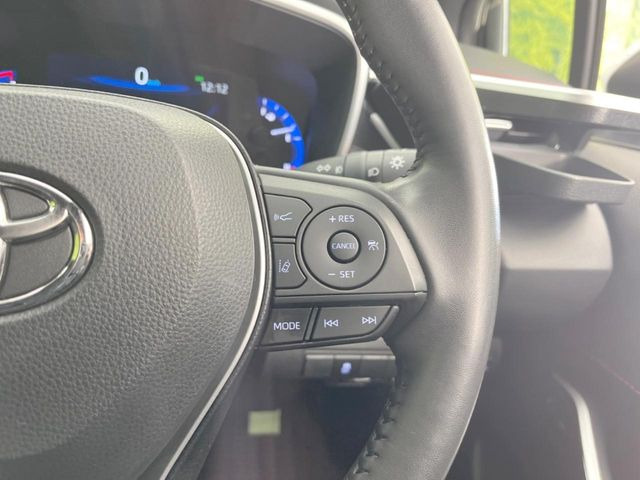 【レーダークルーズコントロール】高速道路での長距離走行が楽に!!自動で速度を保つクルーズコントロールが、衝突軽減システムと連携し、前方の車両を感知して車間を保つように速度調節してくれます!!