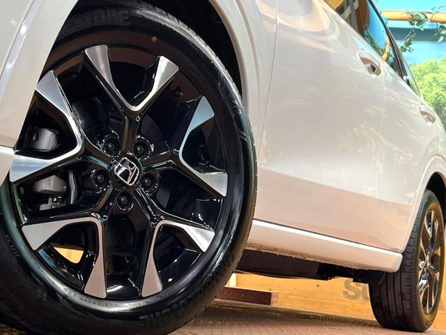 �y����18�C���`�A���~�z�C�[���z�O�ςɃ}�b�`���������A���~�z�C�[���𑕒����Ă���܂��B�e��ЊO�A���~�z�C�[����A�X�^�b�h���X�^�C�����戵�����Ă���܂��B���񂲑��k����������