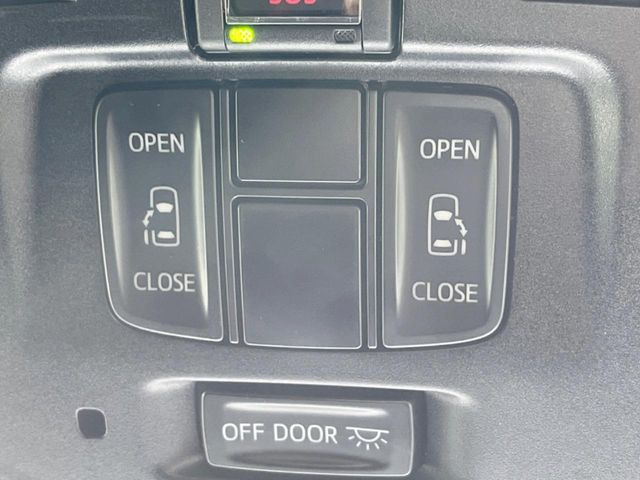 【両側パワースライドドア】スマートキーや運転席のスイッチで後席両側スライドドアの開閉が可能♪電動だから力を入れてドアを開ける必要が無く、小さなお子様でも簡単に開け閉めでき快適です♪