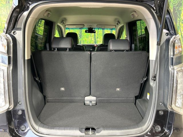 ���i�̂���������ʋ΁A���}���ɏ\���ȉ׎��X�y�[�X���m�ۂ��Ă���܂��B�Z�J���h�V�[�g��|���ƁA�傫�ȉו��̐ύڂ��\�ł���