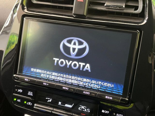 【純正9型ナビ】人気の純正ナビを装備しております。ナビの使いやすさはもちろん、オーディオ機能も充実!キャンプや旅行はもちろん、通勤や買い物など普段のドライブも楽しくなるはず♪