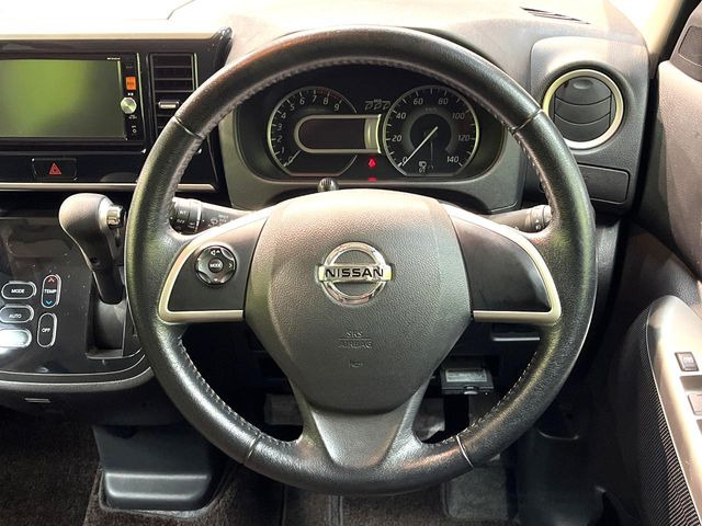 �y�����v�����X�e�A�����O�z�㎿�Ȋv���g�p���邱�ƂŁA��ɂ����������݂ƂĂ��^�]���₷���n���h���ł���