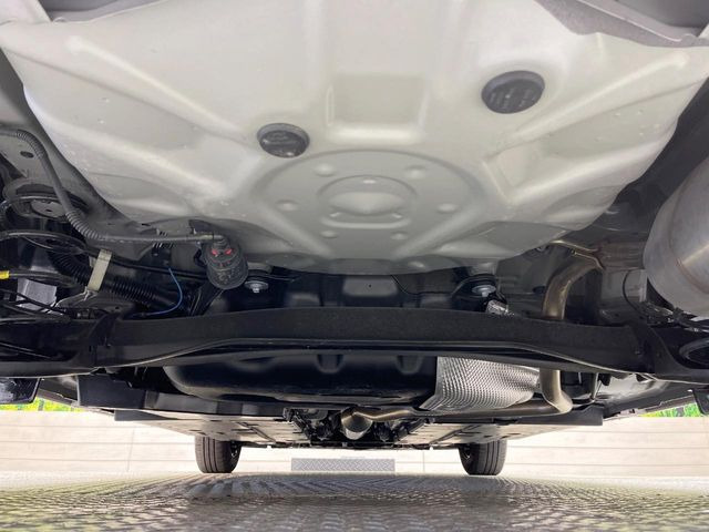 ��D�]�𒸂��Ă���܂��{�f�B�̒e�X�v���b�V���R�[�g���D�]��t���B�ʏ�̃K���X�R�[�g�ƈقȂ�A�ϋv�N��6�N�̖��@���K���X�R�[�e�B���O���A�{�f�B���L���C�ȏ�Ԃɕۂ��Ă���܂��B