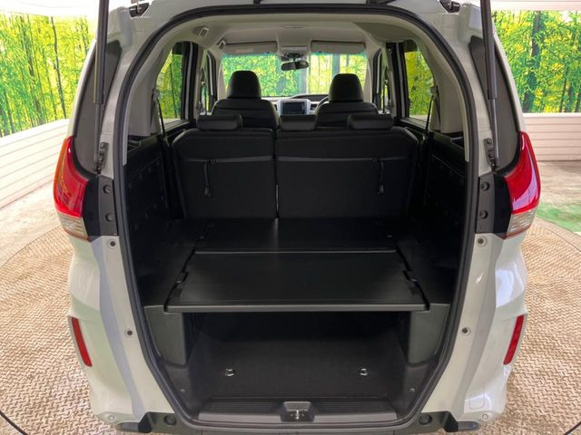 ���i�̂���������ʋ΁A���}���ɏ\���ȉ׎��X�y�[�X���m�ۂ��Ă���܂��B�Z�J���h�V�[�g��|���ƁA�傫�ȉו��̐ύڂ��\�ł���