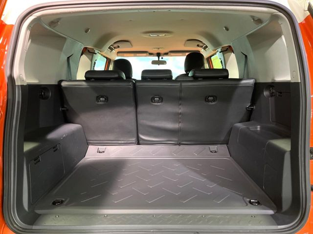 ���i�̂���������ʋ΁A���}���ɏ\���ȉ׎��X�y�[�X���m�ۂ��Ă���܂��B�Z�J���h�V�[�g��|���ƁA�傫�ȉו��̐ύڂ��\�ł���