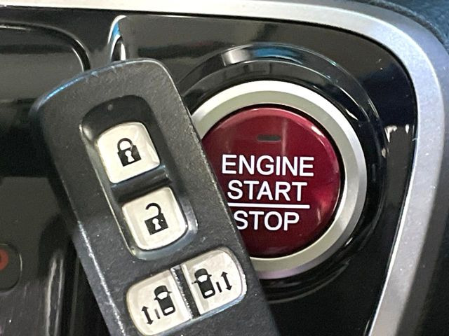 �yHonda�X�}�[�g�L�[�z�J�o����|�P�b�g�ɓ��ꂽ�܂܂ł��h�A�̎{���E�������\�ȃX�}�[�g�L�[�𑕔��B�G���W���̃I���E�I�t�����J�M�����o���K�v����������Ƃ��Ă��֗��ł���