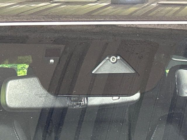 �y�X�}�[�g�u���[�L�T�|�[�g�z���s���ɑO���̎ԗ�����F�����A�Փ˂������Ȏ��͌x��ƃu���[�L�ŏՓˉ���Ɣ�Q�y�����A�V�X�g�B�����S�Ƀh���C�u�����y���݂��������܂��B