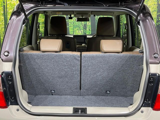 ���i�̂���������ʋ΁A���}���ɏ\���ȉ׎��X�y�[�X���m�ۂ��Ă���܂��B�Z�J���h�V�[�g��|���ƁA�傫�ȉו��̐ύڂ��\�ł���