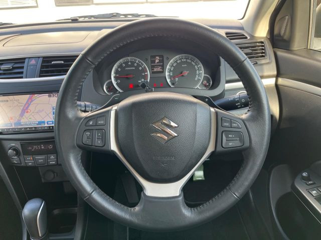 �y�����v�����X�e�A�����O�z�㎿�Ȋv���g�p���邱�ƂŁA��ɂ����������݂ƂĂ��^�]���₷���n���h���ł���