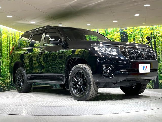 高透明度のガラス皮膜で撥水はもちろん、上質なツヤ・光沢を実現。紫外線や酸性雨から大切な愛車を保護し、色あせ・劣化を防止。「弾スプラッシュコート」、「弾プリミッサコート」からお選びいただけます。