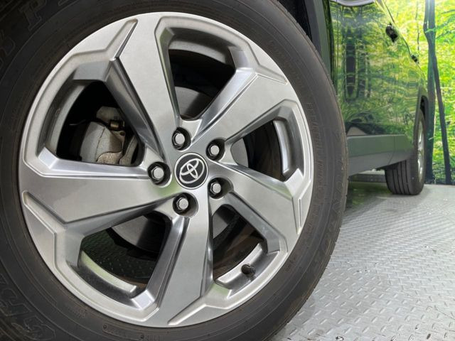 【純正アルミホイール】外観にマッチした純正アルミホイールを装着しております。各種社外アルミホイールや、スタッドレスタイヤも取扱いしております。是非ご相談ください♪