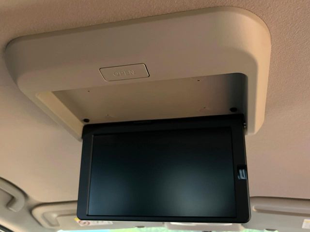 【フリップダウンモニター】大画面モニターで後席でもエンタメをお楽しみいただけます。小さなお子様にも大人気の装備です♪