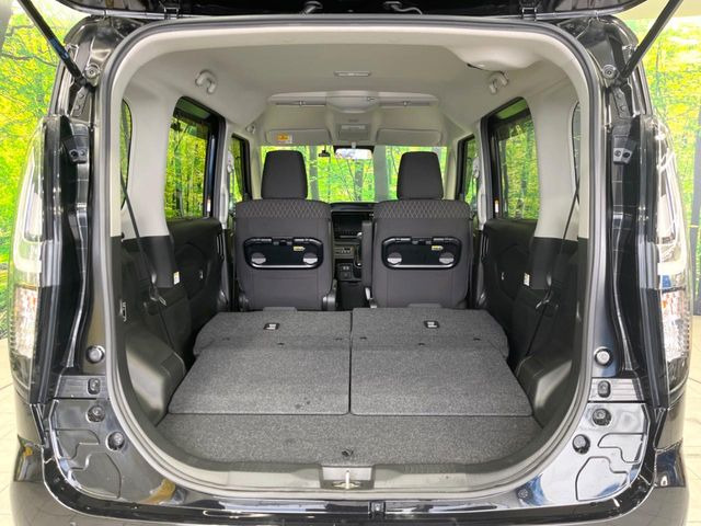 ���i�̂���������ʋ΁A���}���ɏ\���ȉ׎��X�y�[�X���m�ۂ��Ă���܂��B�Z�J���h�V�[�g��|���ƁA�傫�ȉו��̐ύڂ��\�ł���