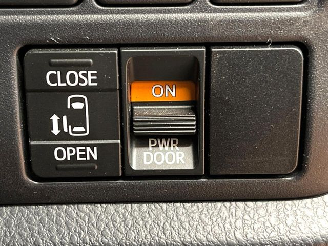 【パワースライドドア】スマートキーや運転席のスイッチでスライドドアの開閉が可能♪電動だから力を入れてドアを開ける必要が無く、小さいお子様でも、重い荷物を持っている時もラクに開け閉めできます♪