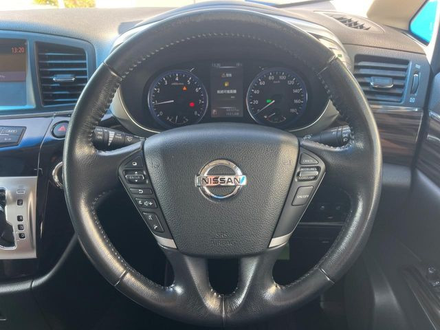 �y�����v�����X�e�A�����O�z�㎿�Ȋv���g�p���邱�ƂŁA��ɂ����������݂ƂĂ��^�]���₷���n���h���ł���