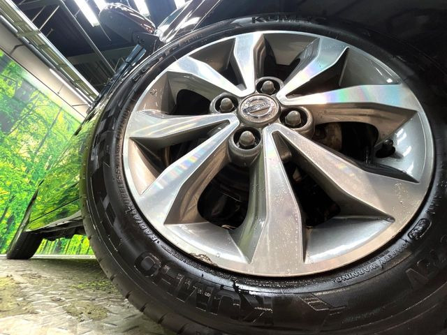 �y����15�C���`�A���~�z�C�[���z�O�ςɃ}�b�`���������A���~�z�C�[���𑕒����Ă���܂��B�e��ЊO�A���~�z�C�[����A�X�^�b�h���X�^�C�����戵�����Ă���܂��B���񂲑��k����������